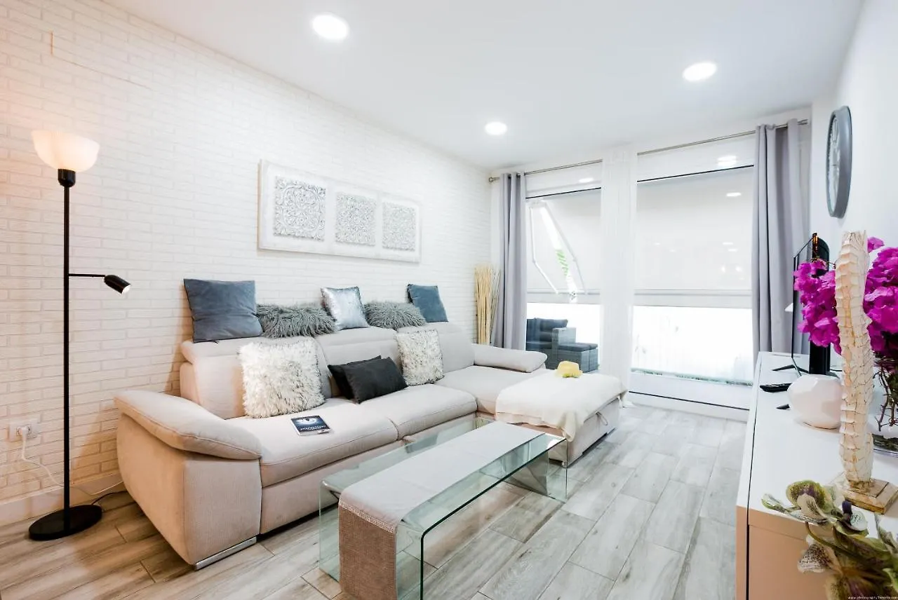 公寓 1 9 Tesoro Galeon Spa Y Gym 阿德耶